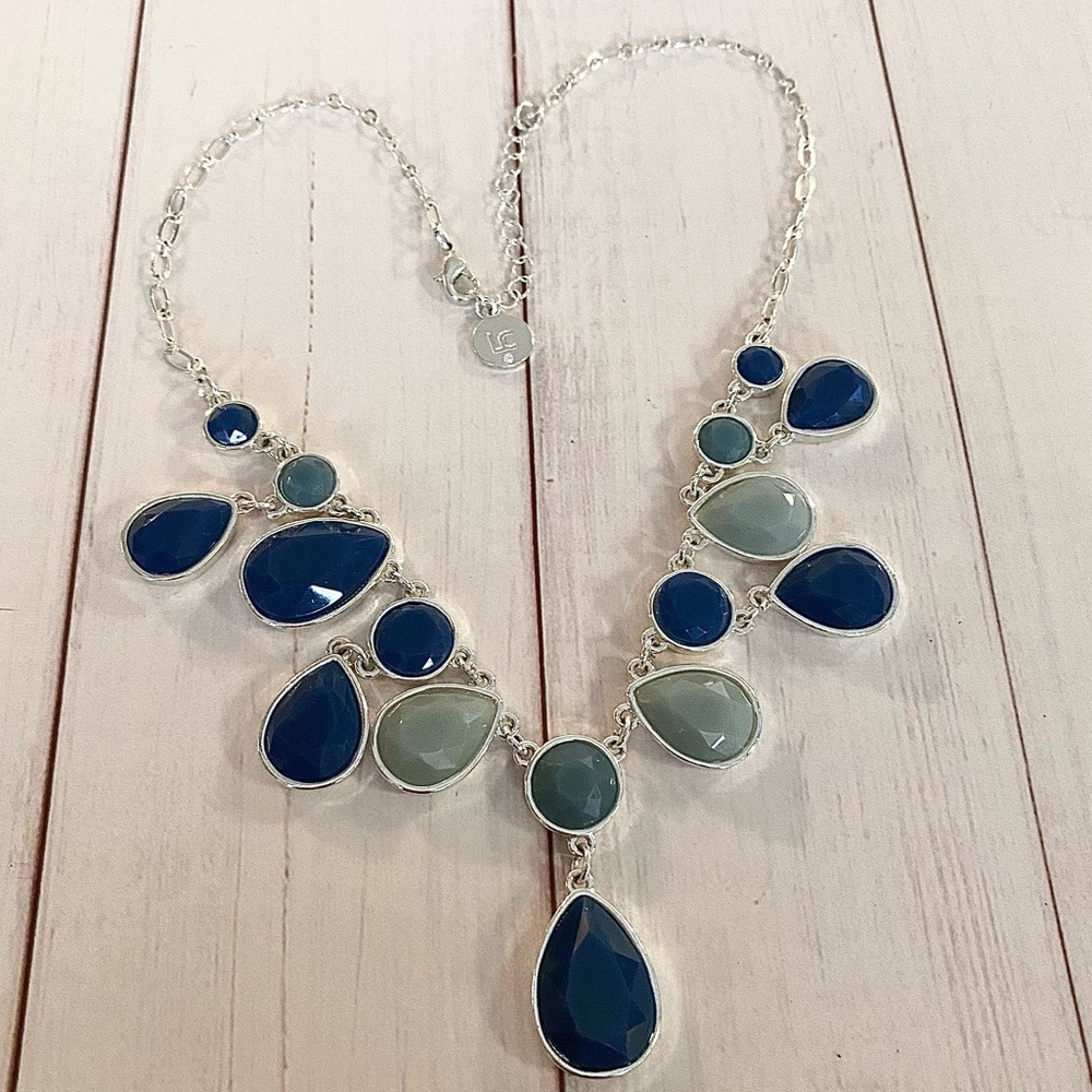 LIZ CLAIBORNE NECKLACE.. Est 1976